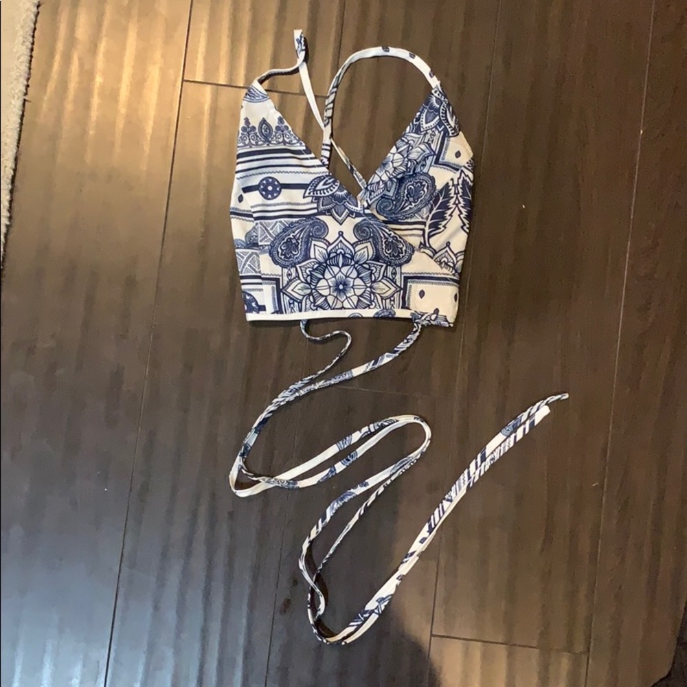 Beautiful blue and white crop tank